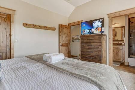 וודלנד פארק Cabin~Views~Heart Of Town~W&D~Fireplace~Kitchen מראה חיצוני תמונה